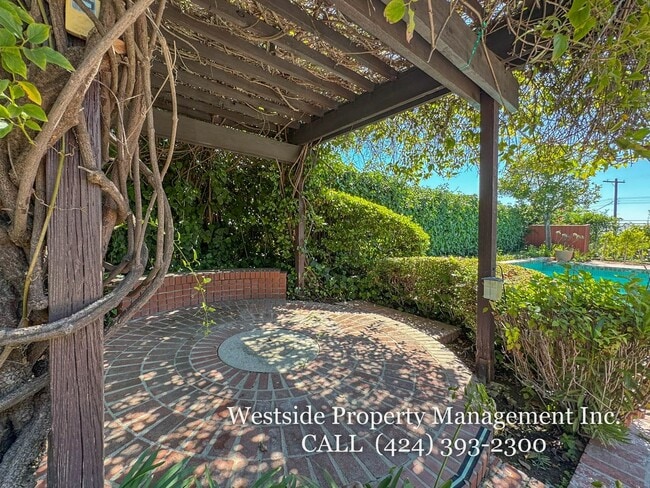 Building Photo - 16951 Ivadel Pl