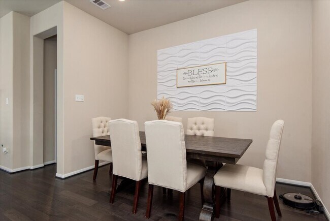 Building Photo - 2127 Blossomcrown Dr