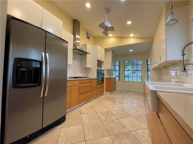 Building Photo - 8406 Birmingham Dr