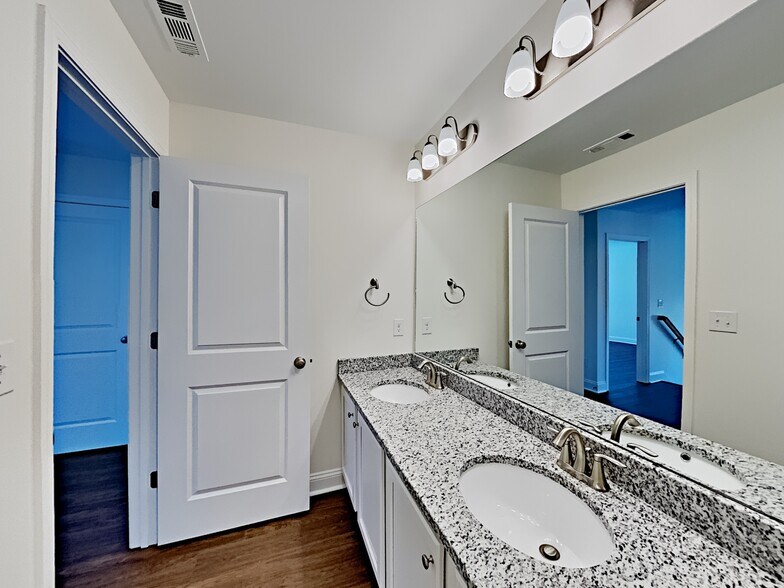 Building Photo - 2737 Bison Ct