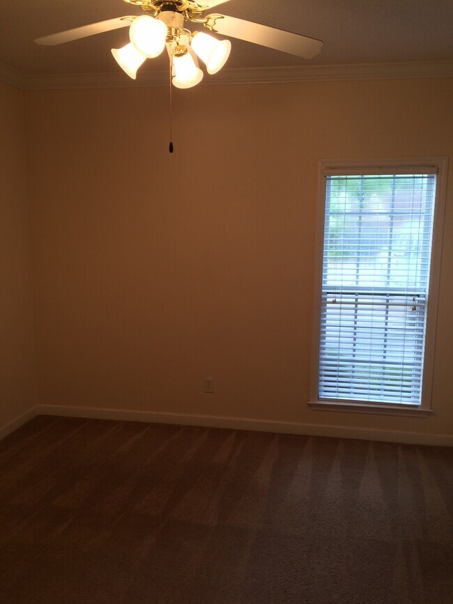 Building Photo - 2BD/2.5B Duplex in N. Valdosta City Limits