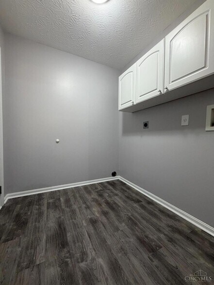 Building Photo - 7801 Livingston Dr