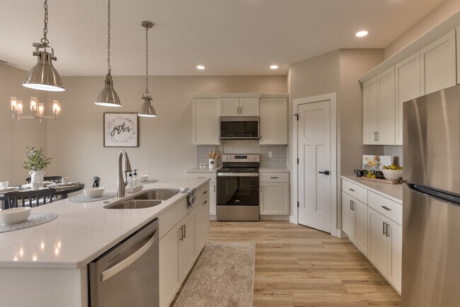 Building Photo - 625 Layne Dr