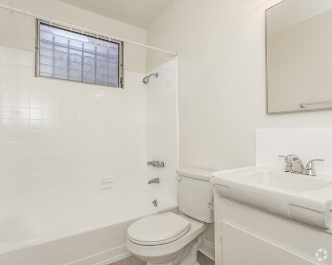 1BR, 1BA - 650 SF - Stanley Gardens