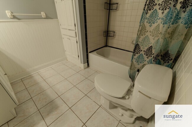 Building Photo - 414 Elrino St