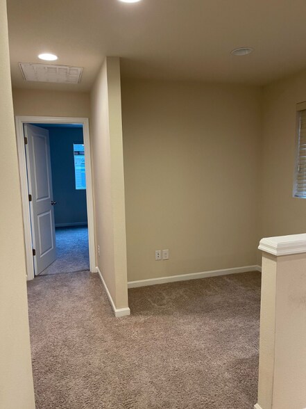 Building Photo - 11317 NE 116th Ct