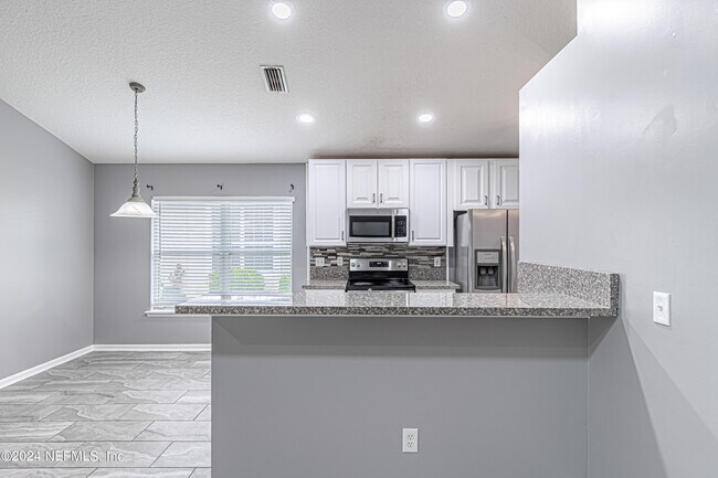 Building Photo - 2243 Trailwood Dr