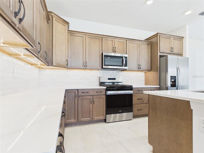 Building Photo - 5824 SW 70th Ave