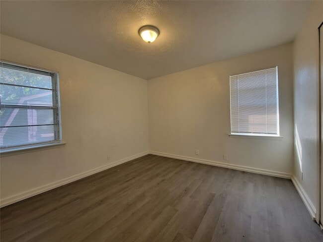 Building Photo - 3824 Modlin St