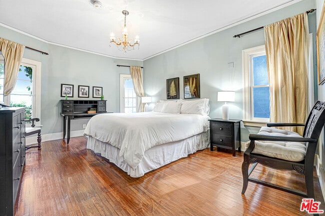 Building Photo - 619 N Plymouth Blvd