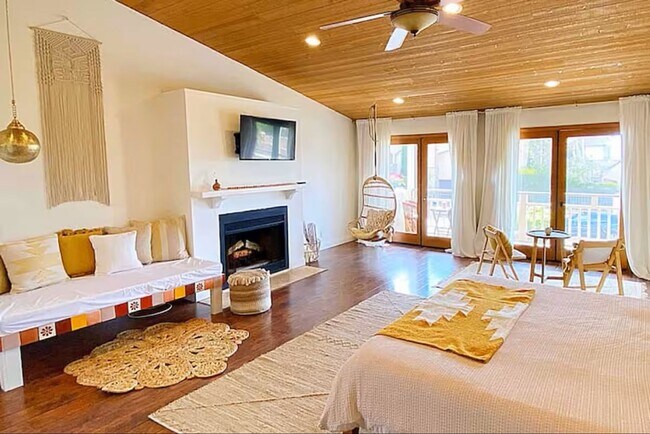 Building Photo - Luxe 3-Bedroom, 3-Bath Beach Home in Encinitas – w Furnished Option! Showing Today!