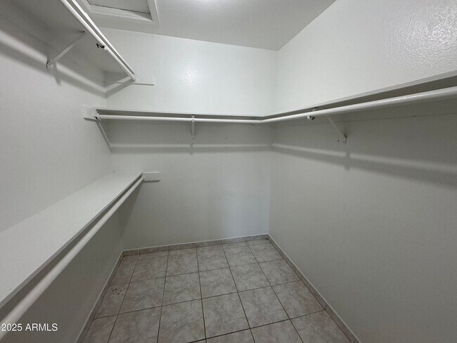 Building Photo - 5502 W Frier Dr