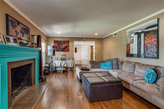 Building Photo - 6006 Boca Raton Dr