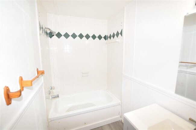 Building Photo - 820 Gee Creek Ct