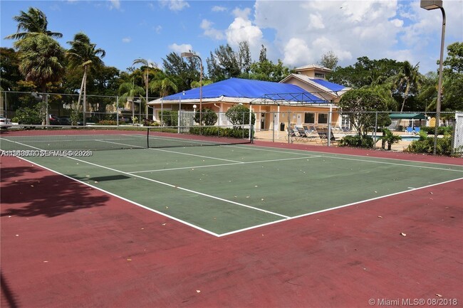 Building Photo - 400 Palm Cir W