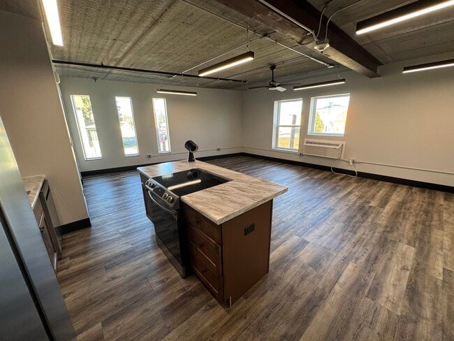 Building Photo - 217 S Badger Ave