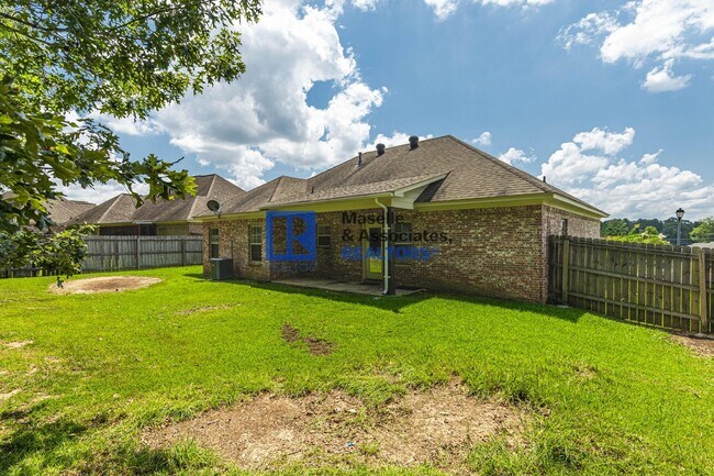 Building Photo - 3 Bed/2 Bath Home in Pearl in Silver Ridge