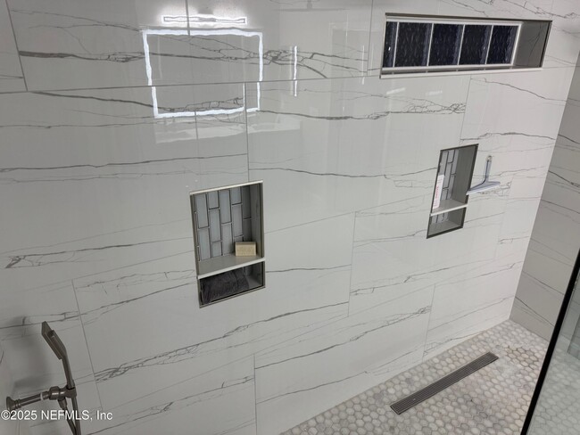 Building Photo - 1816 Creekwood Ln