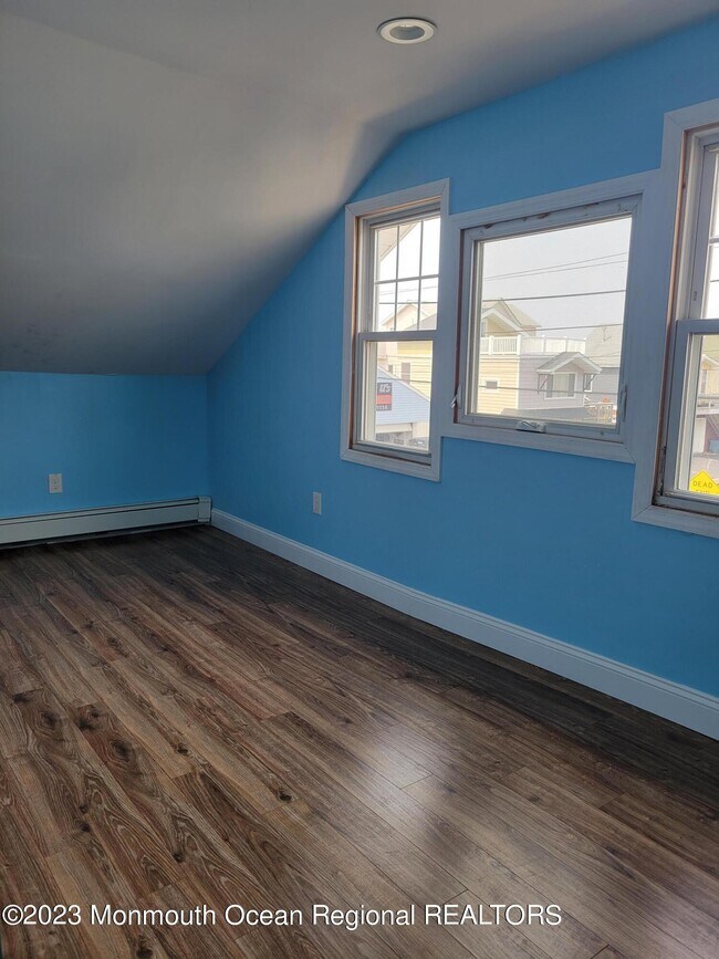 Building Photo - 16 Cornwall St