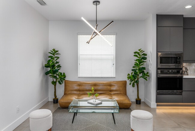 Building Photo - 9841 Colonial Walk S