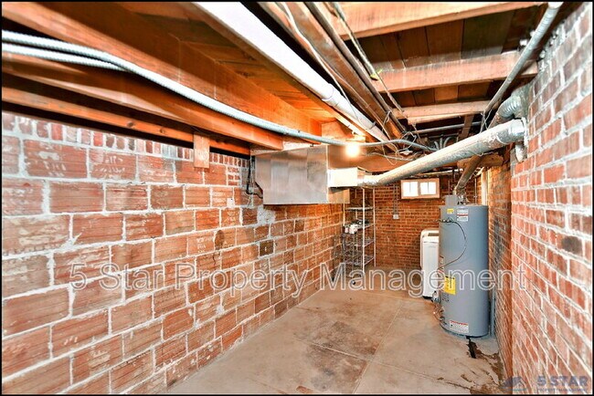 Building Photo - 2906 Wheeling Ave
