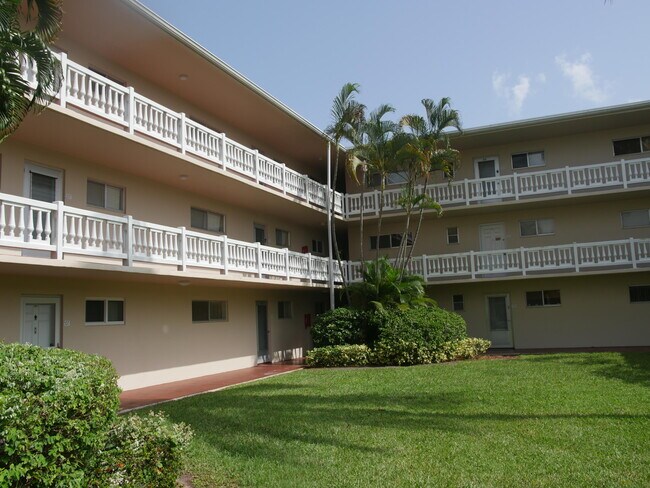 Building Photo - 2769 Garden Dr S