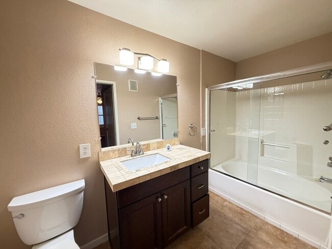 Building Photo - Carry Over Showing: This property has been shown before and will be rented to the first most qual...