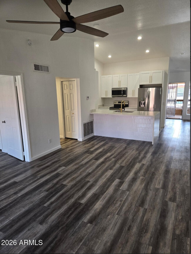 Building Photo - 1351 N Pleasant Dr