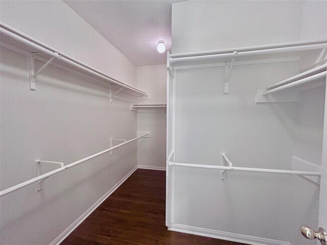Building Photo - 2519 Silver Meadow Dr