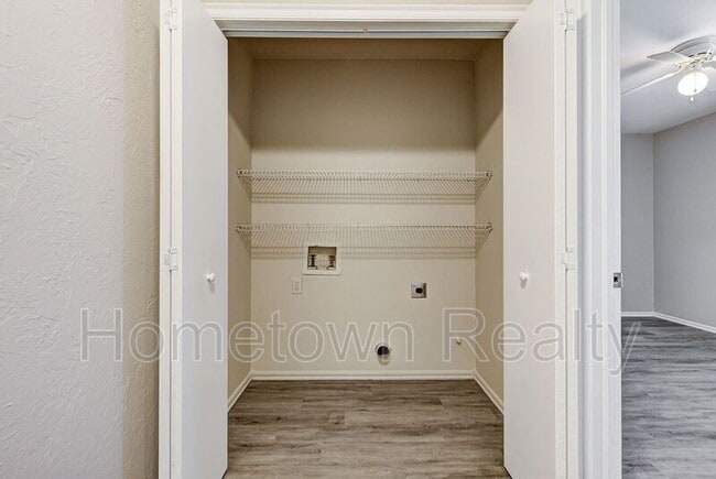 Building Photo - 1704 Tudor Dr