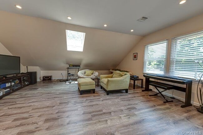 Building Photo - 414 2nd Ave W