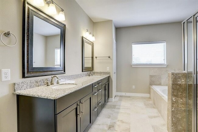 Building Photo - Gorgeous Contemporary Three Bedroom!