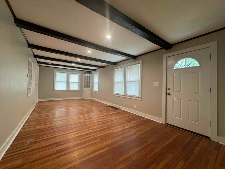 Building Photo - 304 Yorkshire Blvd