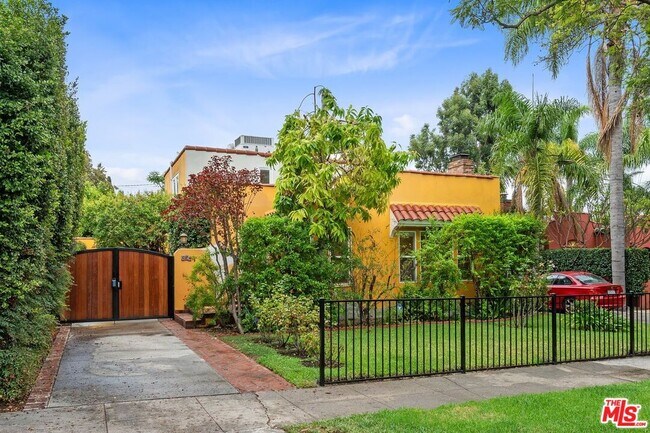Building Photo - 828 N Crescent Heights Blvd