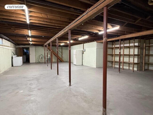 Building Photo - 3220 Delmar Dr