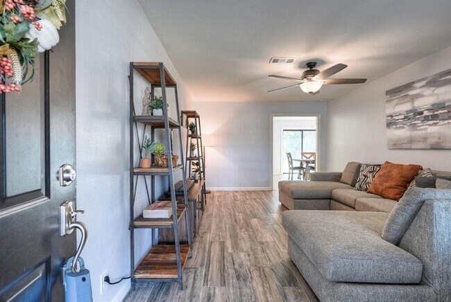 Building Photo - 9527 Vilven Ln