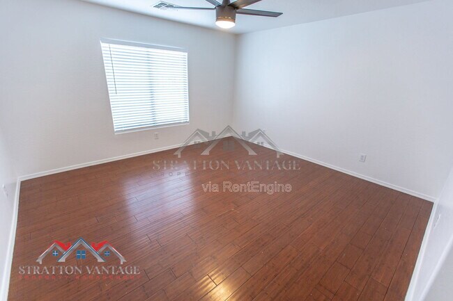 Building Photo - 110 Cholla St