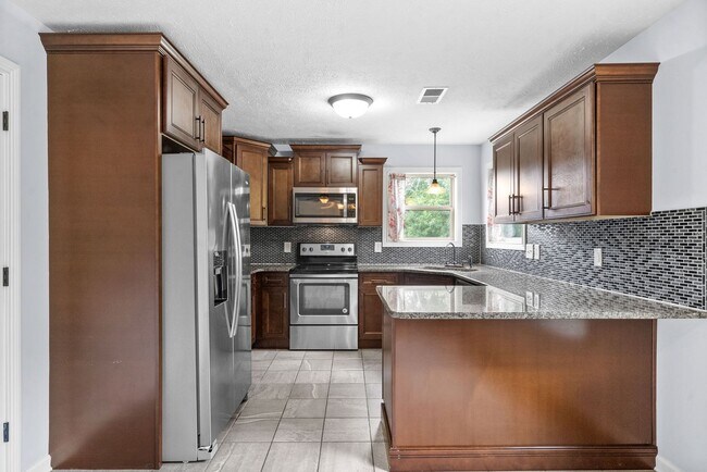 Building Photo - Pet Friendly Four Bedroom with Basement!