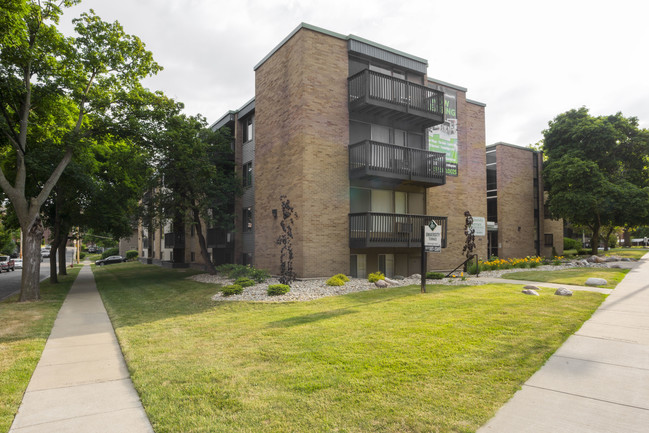 Building Photo - University Terrace Apartments