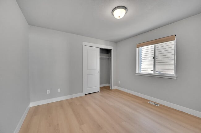 Building Photo - $2,650.00, 5-bed, 3-bed ranch-style home located in Colorado Springs with a large back yard.