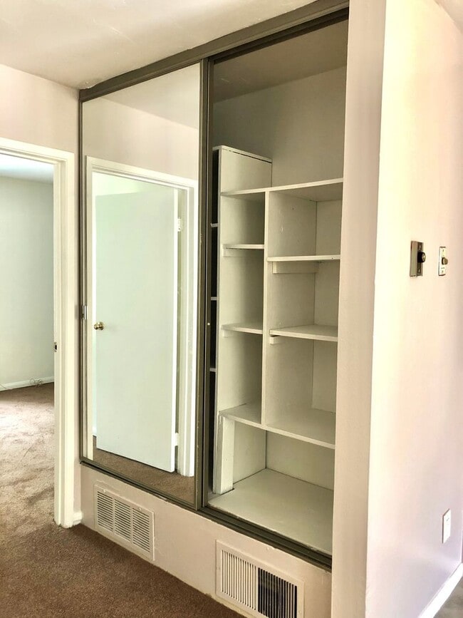 Building Photo - Bright 2bd/2bth in Quiet Del Mar Gated Community