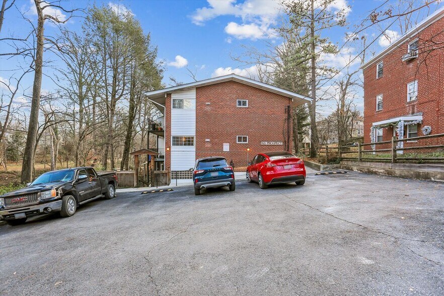 Building Photo - 921 Prospect St