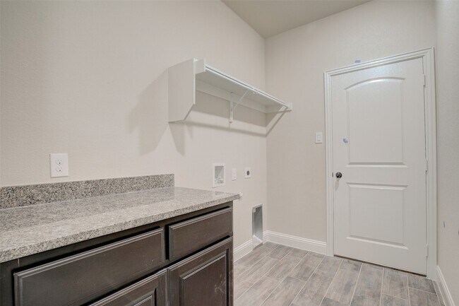 Building Photo - 7819 Cypress Dr