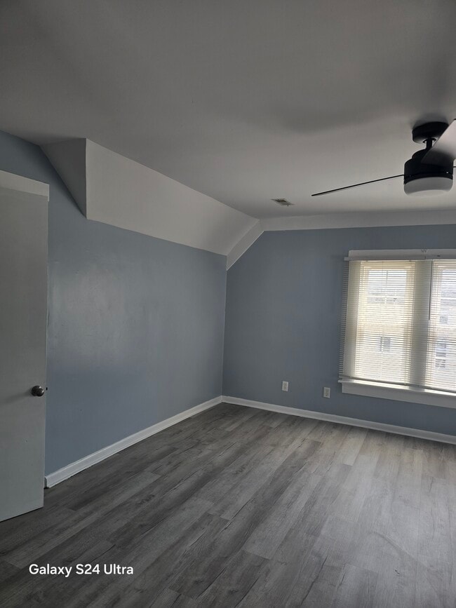 Building Photo - BEAUTIFULLY RENOVATED 2 BEDROOMS WITH BALCONY