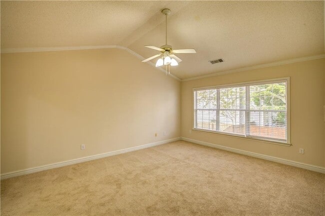 Building Photo - 1060 Lyndhurst Way