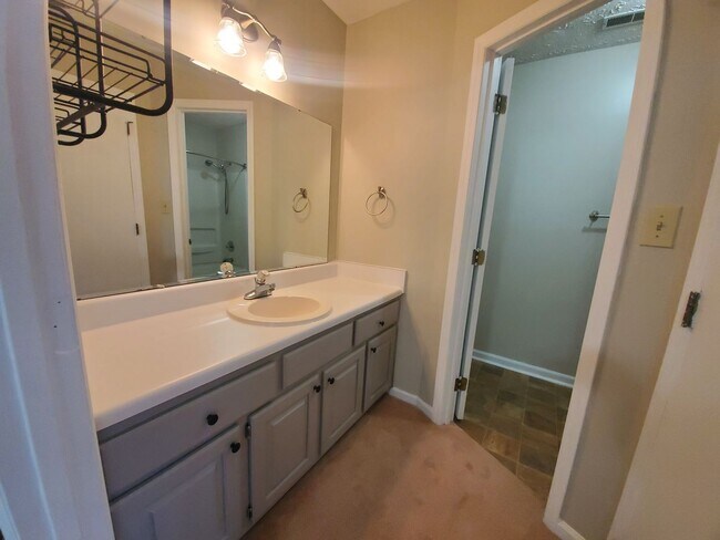 Building Photo - 909 Benevente Loop