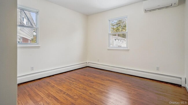 Building Photo - 100 E Sunnyside Ln