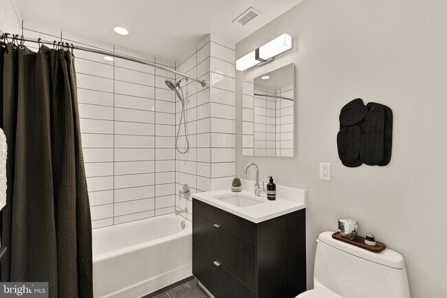 Building Photo - 1300 4th St SE