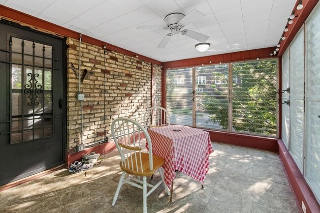 Building Photo - 201 Melbourne Ave SE