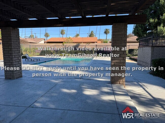 Building Photo - Victoria Ave. Home - 2 Bed / 2 Bath